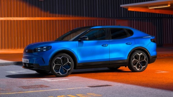 Страхотно завръщане за Ford на международното автомобилно изложение, като 2024 Paris Mondial е домакин на новия Capri. Името остава историческо и е свързано с Coup&eacute;, което дебютира през 1969 година. Но днес хоризонтът е този на електрически спортен автомобил. 

Capri споделя платформата MEB, получена по лиценз от Volkswagen. Следователно &ndash; с модели като ID.3 или ID.4, въпреки че Ford е работил по специфична персонализация на настройката. В сравнение с Explorer, дължината се променя, като скача от 446 на 463 см. Не са опровергани слуховете и за появата на новия електрически Ford Puma в Париж.
.